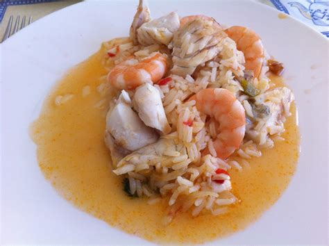  Arroz de Peixe Salgada da Fangchenggang: Uma Sinfonia Explosiva de Sabores Marinhos e Temperos Picantes?