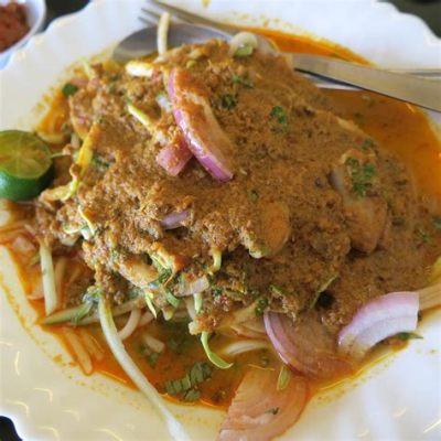  Laksa Johor! Uma explosão de sabores picantes e cremosos que te transportarão para as ruas vibrantes de Johor Bahru